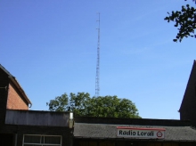 De antennemast van Radio LORALI (juli 2003)