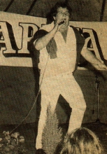 Ruth McKenny in actie op een verjaardagsbal van Radio CARINA