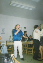 Roger tijdens een optreden in juli 1998